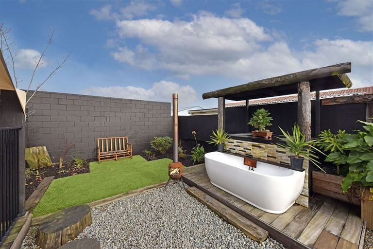 Photo of property in 2/16 Steadman Road, Broomfield, Christchurch, 8042