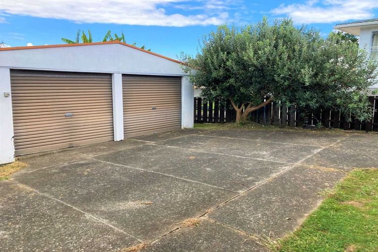 Photo of property in 60 Casuarina Road, Half Moon Bay, Auckland, 2012