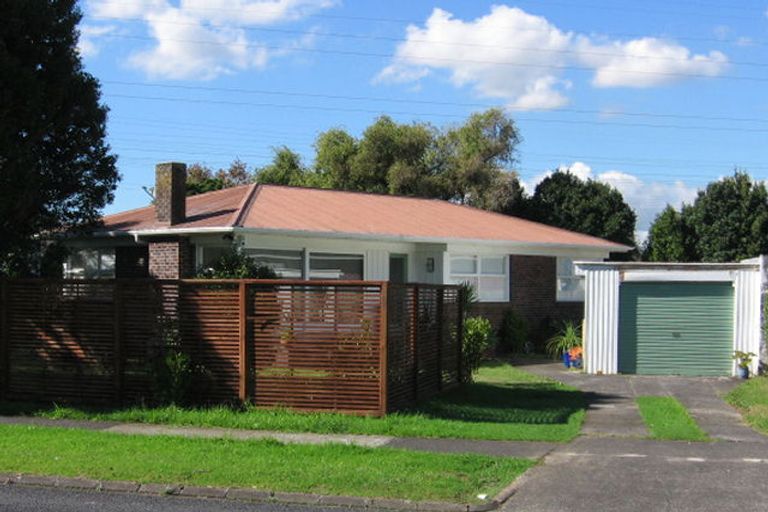 Photo of property in 42 Edgewater Drive, Pakuranga, Auckland, 2010
