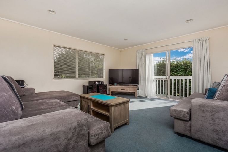Photo of property in 2/74 College Road, Northcote, Auckland, 0627