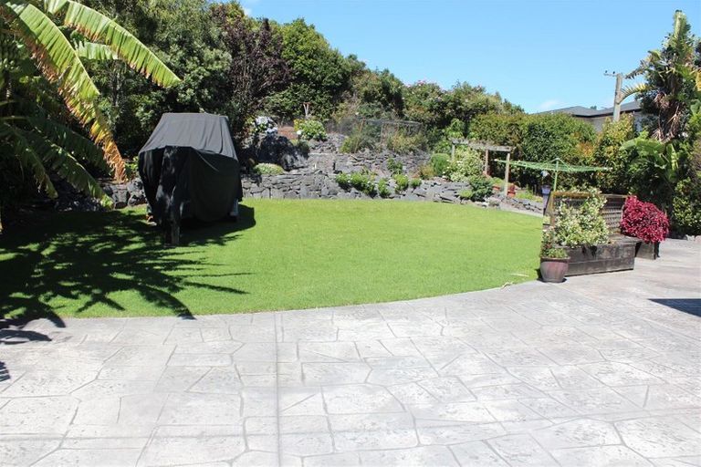 Photo of property in 172 Mellons Bay Road, Mellons Bay, Auckland, 2014