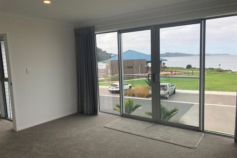 Photo of property in 2 Trevally Place, Snells Beach, 0920