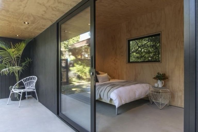 Photo of property in 3 George Avenue, Herald Island, Auckland, 0618