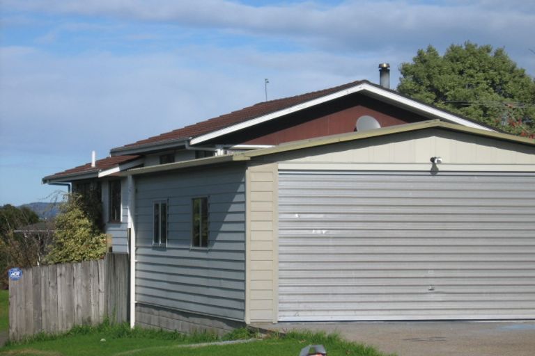 Photo of property in 16 Albemarle Place, Massey, Auckland, 0614