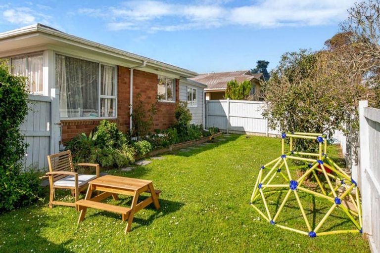 Photo of property in 1/10 Ballater Place, Highland Park, Auckland, 2010