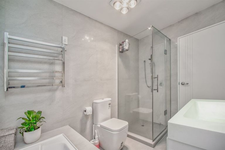 Photo of property in 11 San Casello Rise, Henderson, Auckland, 0612