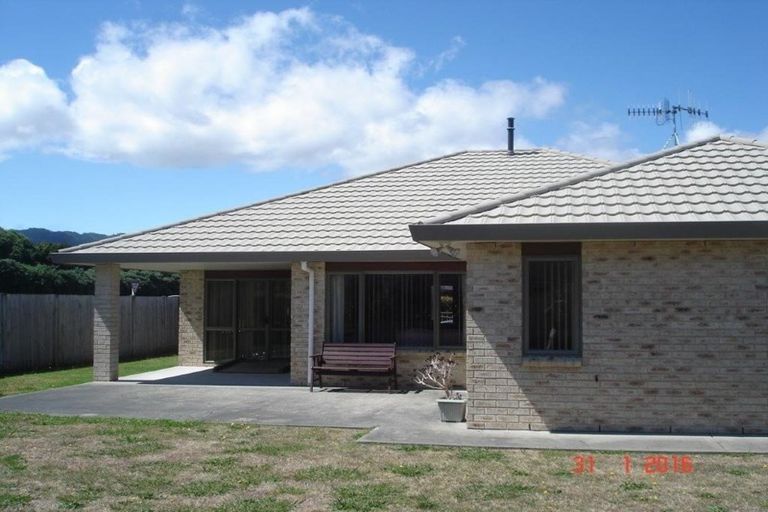 Photo of property in 51 Gandalf Crescent, Paraparaumu, 5032