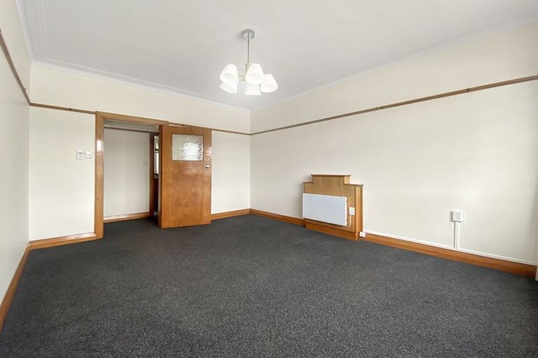 Photo of property in Ionian Flats, 123-125 Brougham Street, Mount Victoria, Wellington, 6011