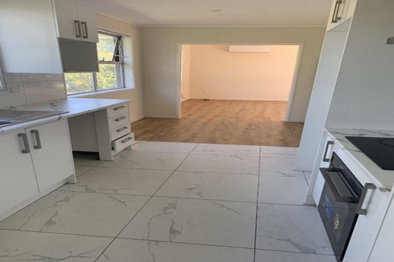 Photo of property in 13 Cockayne Crescent, Sunnynook, Auckland, 0620