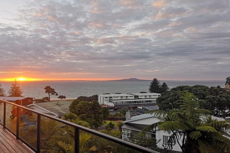 Photo of property in 1/29 Bayview Road, Browns Bay, Auckland, 0630