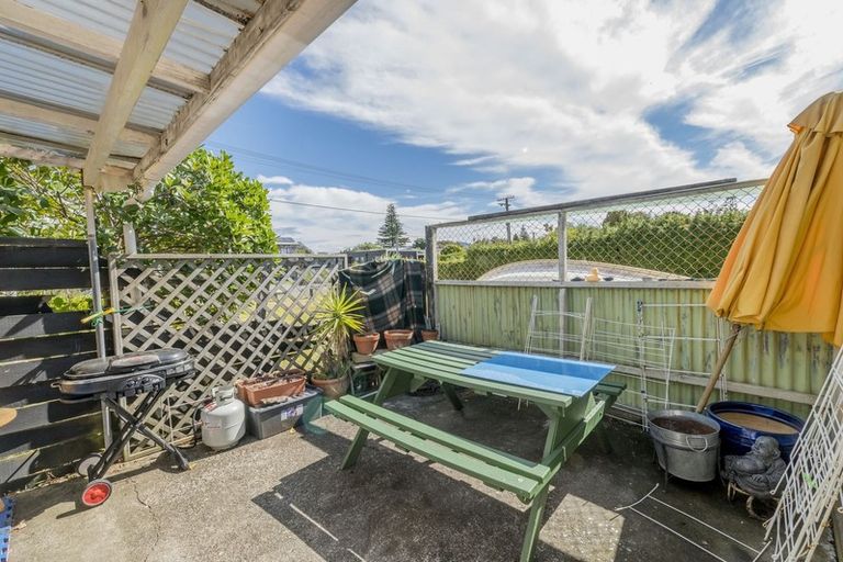 Photo of property in 23 Rauparaha Street, Waikanae Beach, Waikanae, 5036