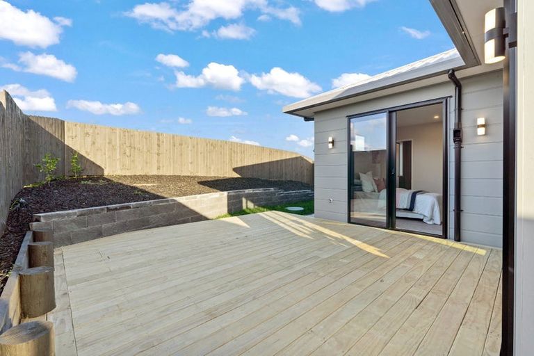 Photo of property in 98 Huanui Drive, Wainui, 0992