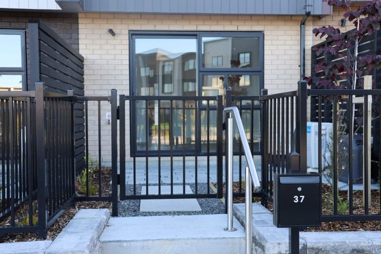 Photo of property in 37 Jabuka Street, Glen Eden, Auckland, 0602