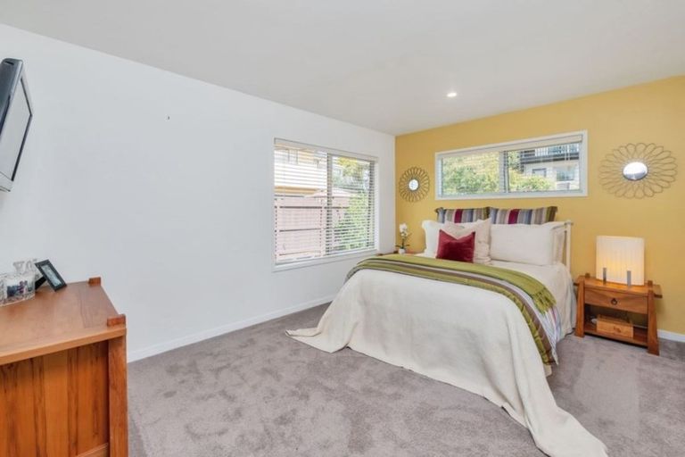 Photo of property in 7 Rossmore Terrace, Murrays Bay, Auckland, 0630