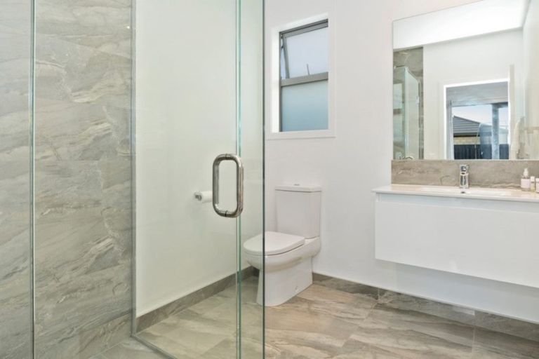 Photo of property in 18 Oka Street, Papamoa Beach, Papamoa, 3118