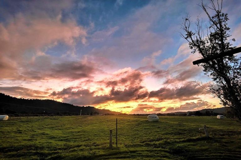 Photo of property in 8 La Fontaine Road, Harihari, 7884