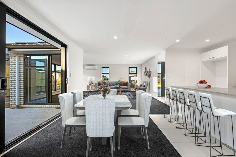 Photo of property in 56 Waruhia Crescent, Rototuna North, 3281