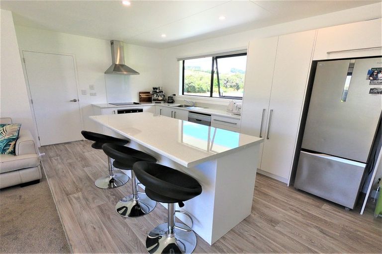 Photo of property in 9 Meenas Place, Cable Bay, 0420