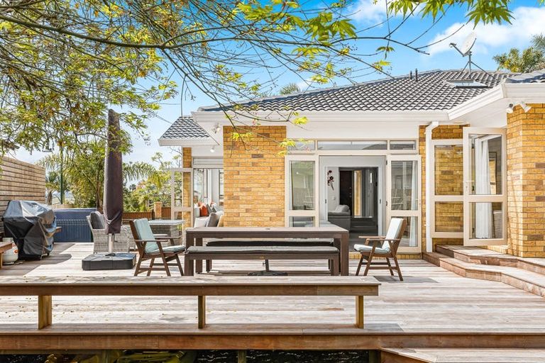 Photo of property in 30 Vermeer Place, West Harbour, Auckland, 0618