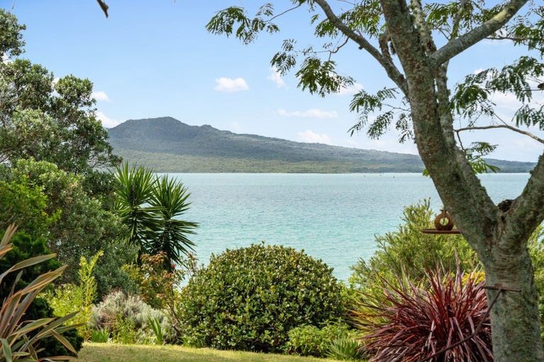 Photo of property in 120 Vauxhall Road, Narrow Neck, Auckland, 0624