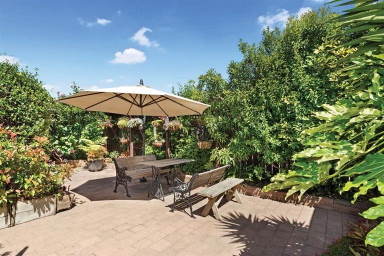 Photo of property in 2/31 Manly Esplanade, Browns Bay, Auckland, 0630