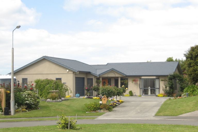 Photo of property in 17 Holdsworth Drive, Otamatea, Whanganui, 4500