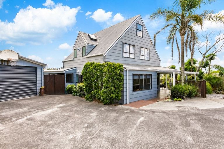 Photo of property in 158 Luckens Road, West Harbour, Auckland, 0618