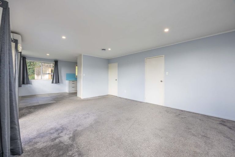 Photo of property in 38 Staincross Street, Green Bay, Auckland, 0604