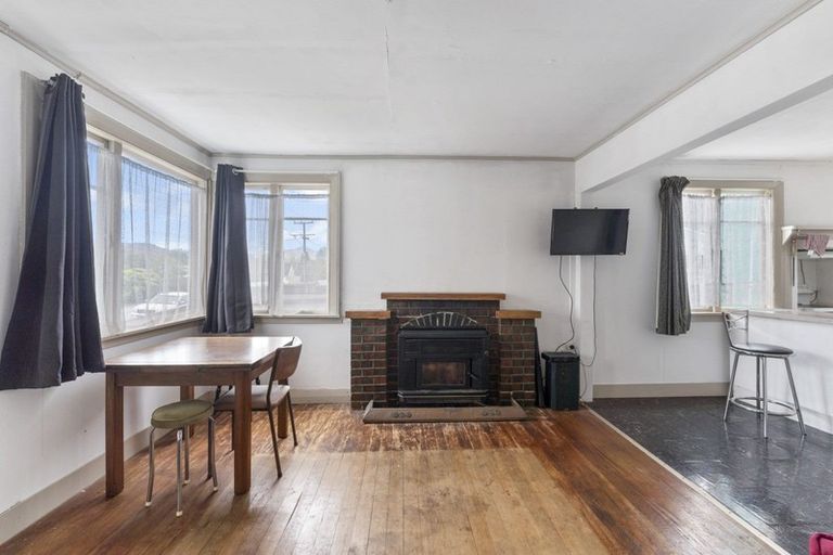 Photo of property in 122 Waikawa Road, Picton, 7220