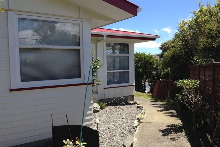 Photo of property in 72 Beazley Avenue, Paparangi, Wellington, 6037