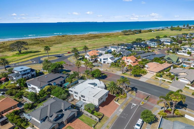 Photo of property in 2 Seychelles Drive, Papamoa Beach, Papamoa, 3118