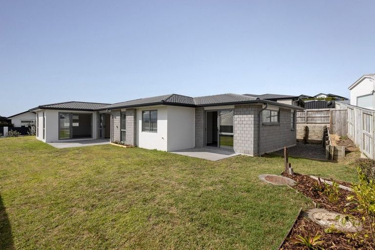 Photo of property in 12 Ridge Drive, Omokoroa, 3114