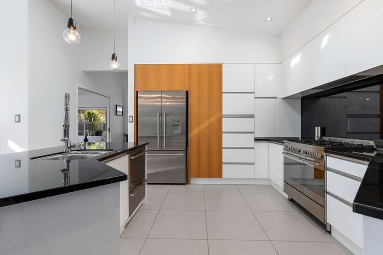 Photo of property in 8 Jellicoe Drive, Hamilton East, Hamilton, 3216