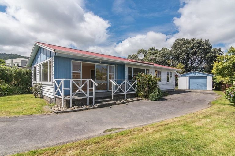 Photo of property in 8 Tawa Street, Waikanae, 5036