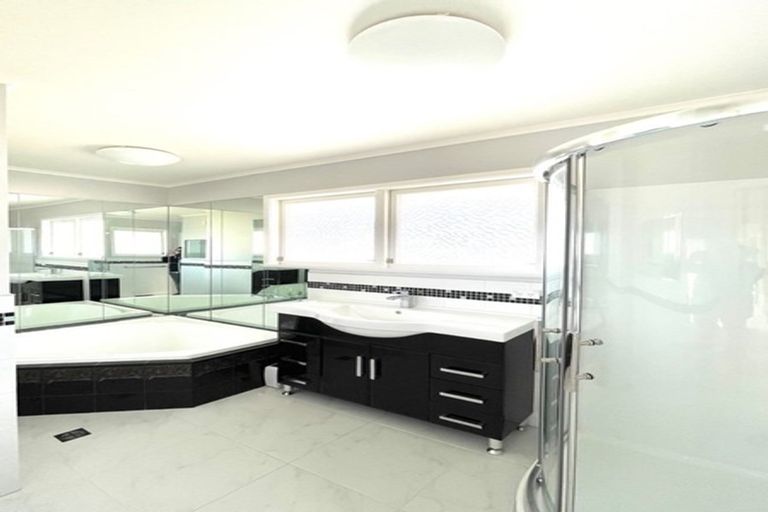 Photo of property in 11 Gilliam Street, New Lynn, Auckland, 0600