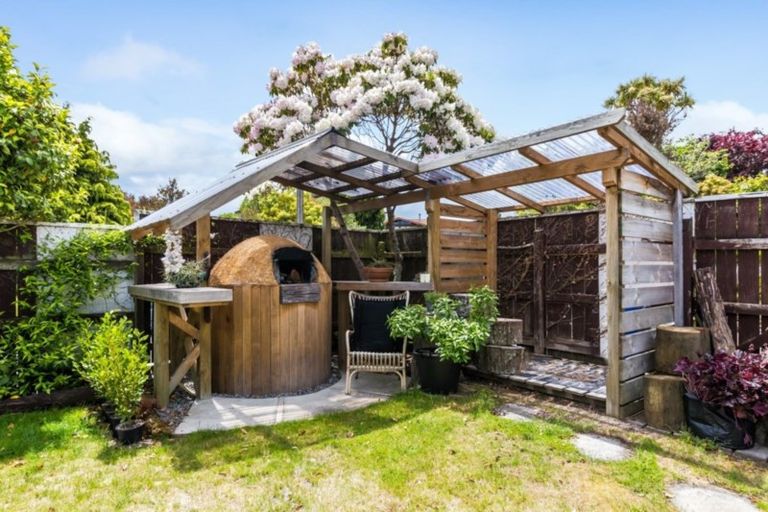 Photo of property in 2 Kensington Place, Richmond Heights, Taupo, 3330