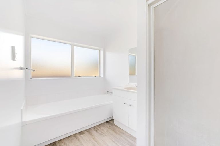 Photo of property in 5 Woodlark Close, Weymouth, Auckland, 2103