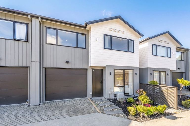 Photo of property in 25c Oteha Valley Road, Northcross, Auckland, 0632