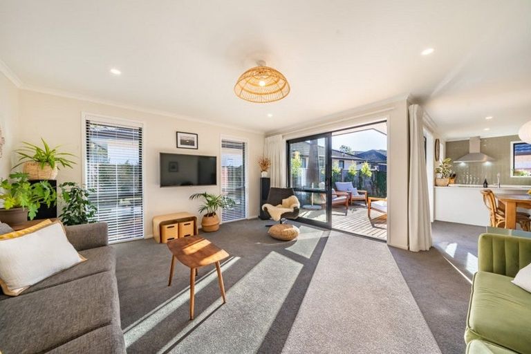 Photo of property in 30 Martingale Drive, Whitby, Porirua, 5024