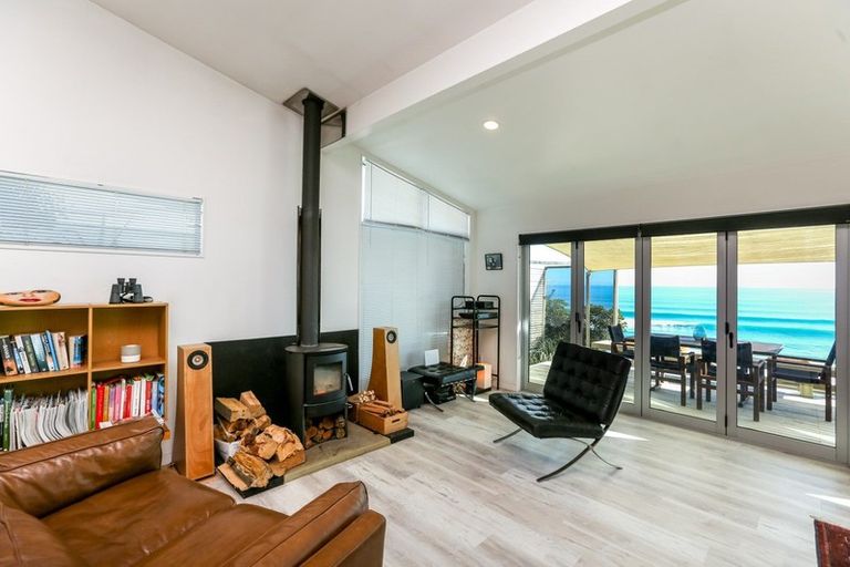 Photo of property in 93 Messenger Terrace, Oakura, 4314