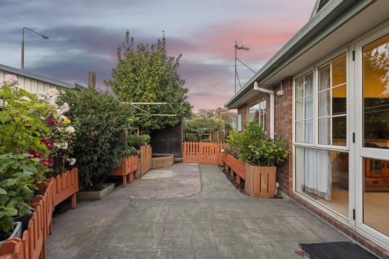 Photo of property in 2 Curletts Road, Sockburn, Christchurch, 8042