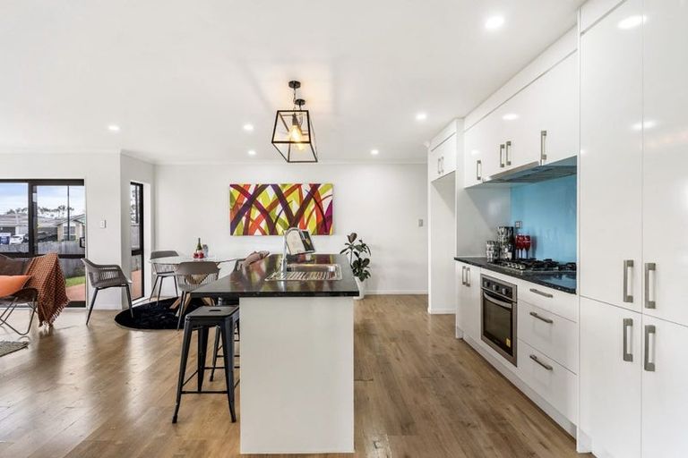 Photo of property in 33 Koroheke Road, Takanini, 2110