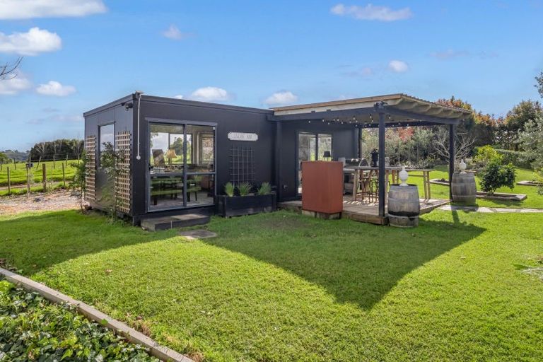 Photo of property in 16 Potts Road, Whitford, Howick, 2571