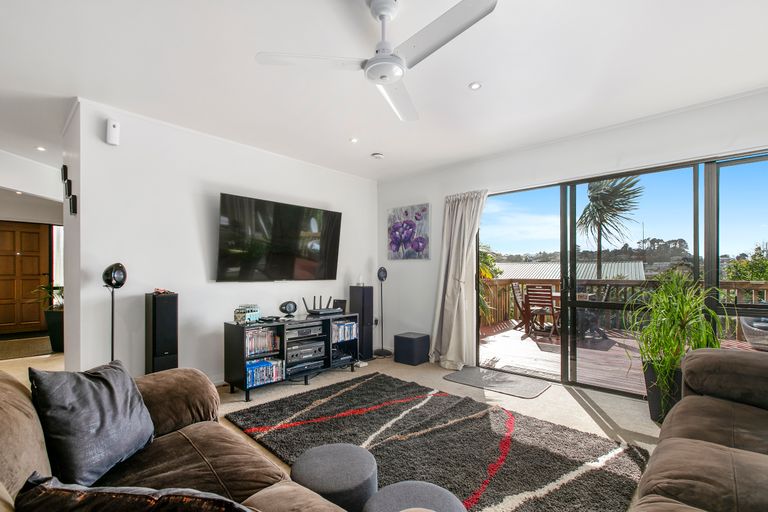 Photo of property in 9 Dobell Road, Stanmore Bay, Whangaparaoa, 0932