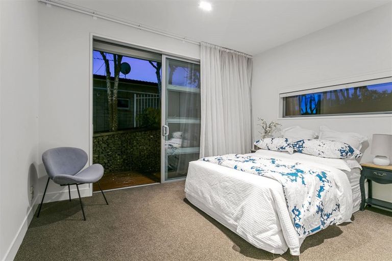 Photo of property in 6 Kerema Way, Schnapper Rock, Auckland, 0632