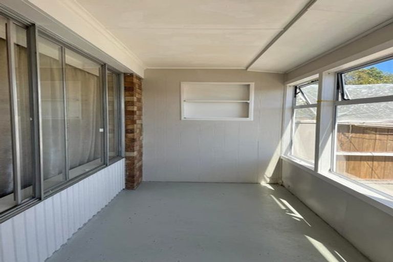 Photo of property in 1/115 Mcleod Road, Te Atatu South, Auckland, 0610