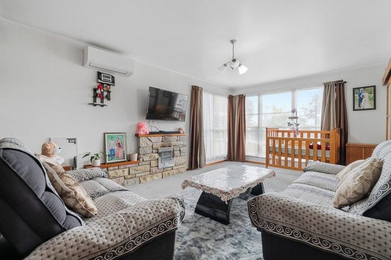 Photo of property in 4 Clendon Place, Manurewa, Auckland, 2102