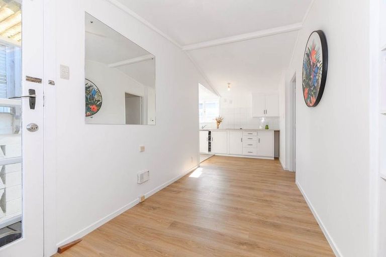 Photo of property in 57 Forrest Hill Road, Milford, Auckland, 0620