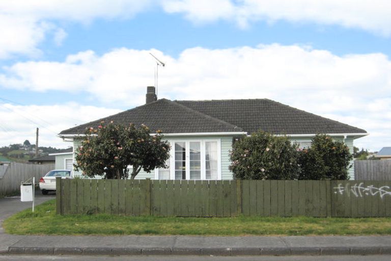 Photo of property in 72 Sutton Crescent, Papakura, 2110