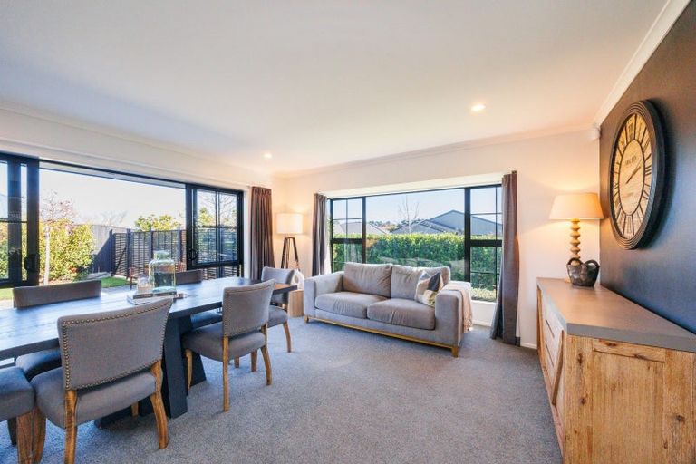 Photo of property in 2 Alpine Grove, Kelvin Grove, Palmerston North, 4414